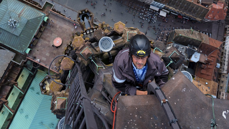 Romuald Schnell, UDAP67, au sommet de la flèche, photo et crédit : Laurent Weyl